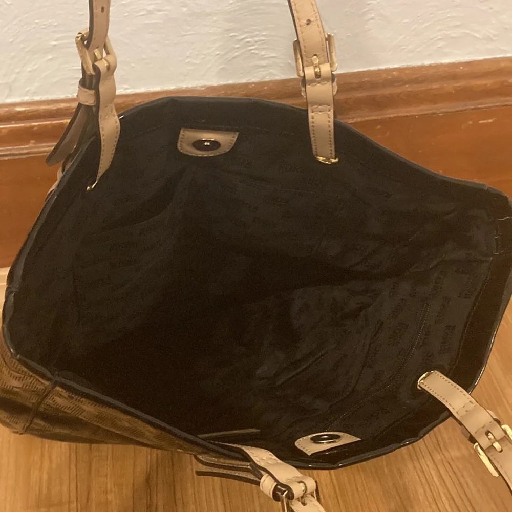 Micheal Kors Purse - Picture 4 of 4